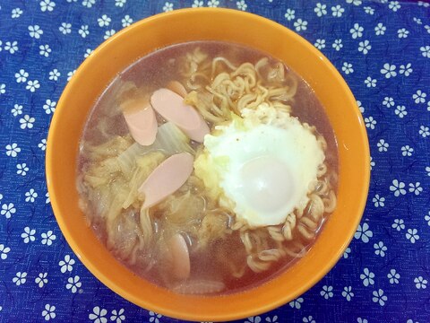 魚肉ソーセージと白菜とたまごの味噌ラーメン